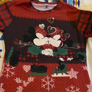 Mickey & Minnie festive holiday T-shirt.